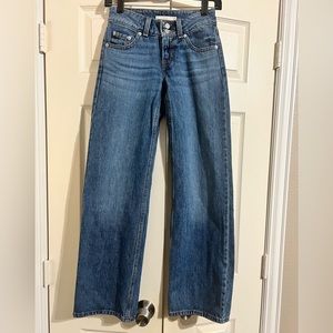 Levi’s Denim Jeans. Superlow Cut Sz 23z medium wash color